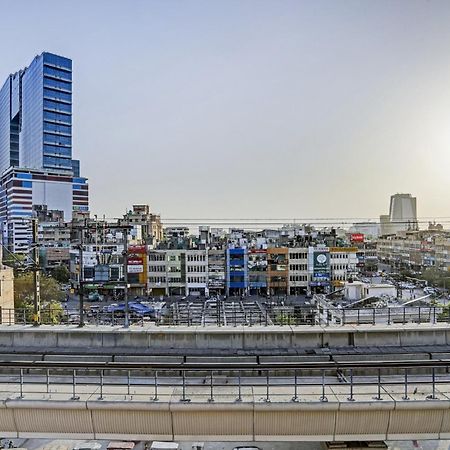 Super Hotel O Metro Inn Near Worlds Of Wonder Kālkāji Devi Dış mekan fotoğraf