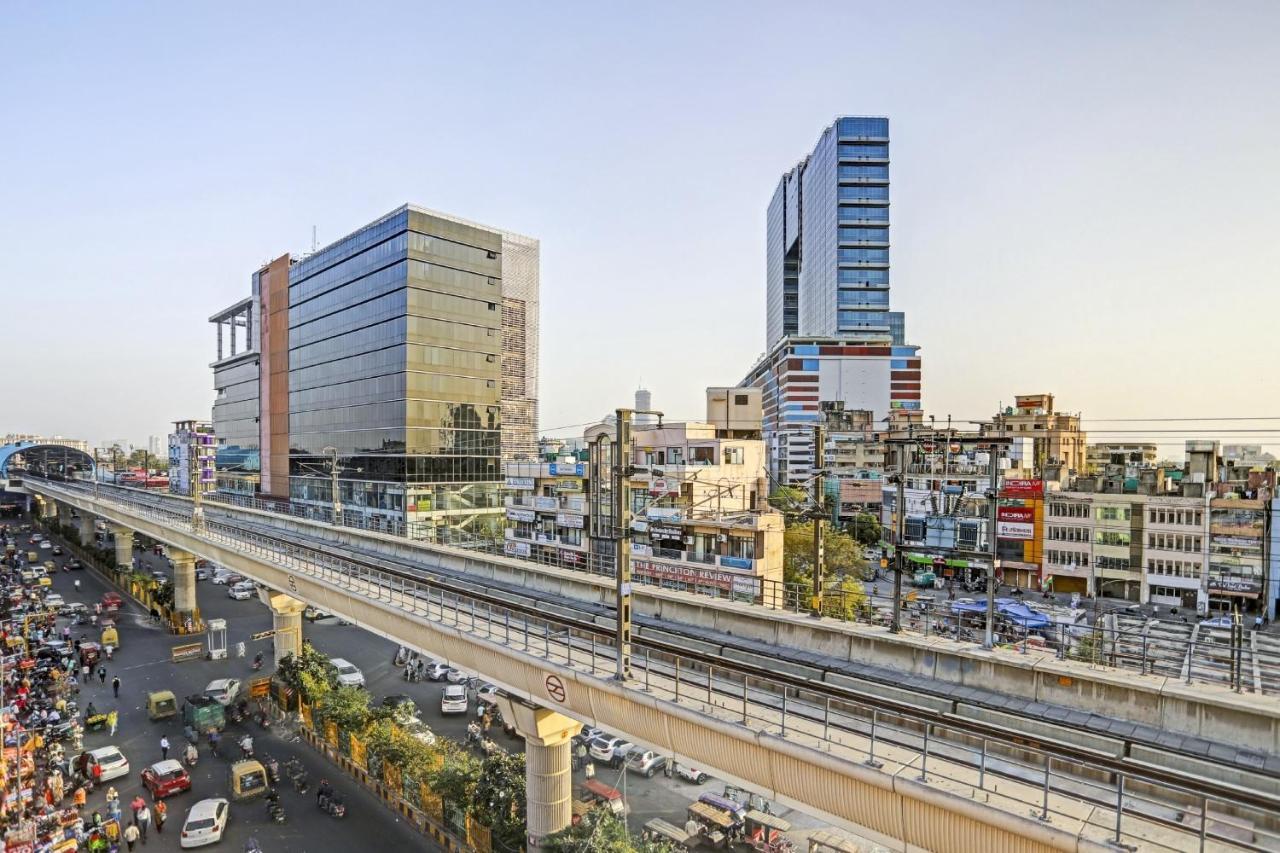 Super Hotel O Metro Inn Near Worlds Of Wonder Kālkāji Devi Dış mekan fotoğraf